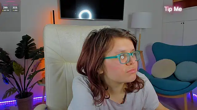 Chat +18 de Ariell_Mini ao vivo