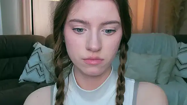 Erica_Kiss Adlı Modelin Canlı XXX Sohbeti