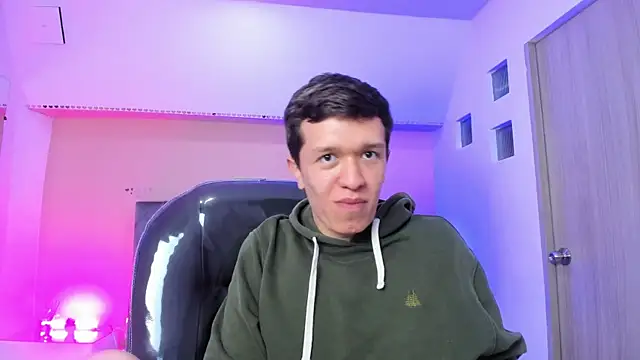 ken_col: διαδικτυακό σόου στην κάμερα