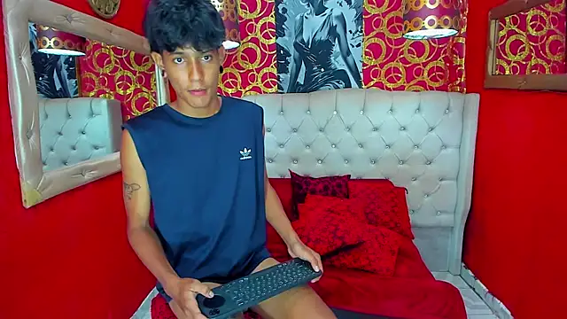 straightyoungpein Webcam Show