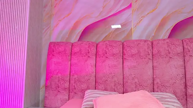 emmacurvyのライブXXXチャット