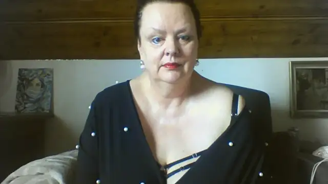 Chat +18 de TiffanyMature ao vivo