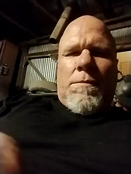 Reddog833 Show in webcam