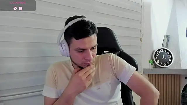 Rick_Adams Show in webcam