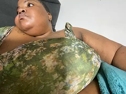 MissLola27 Adlı Modelin Canlı XXX Sohbeti