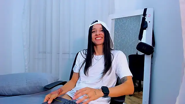 ViictoriiaSaenz 现场XXX聊天