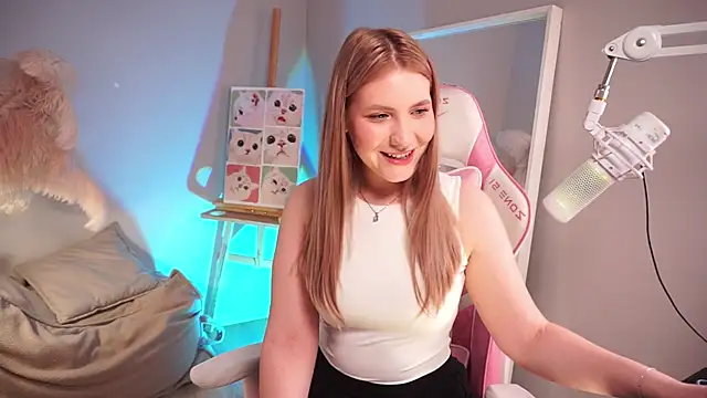 Emilicious live XXX chat