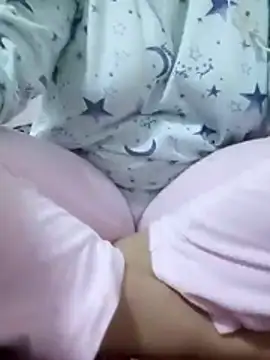 Bombamom webcam show