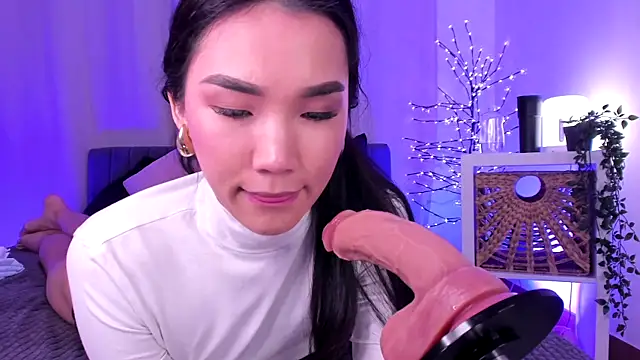 Divine_Madeleine's Live XXX Chat