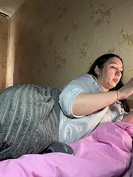 Naughtbaby_2025 Adlı Modelin Canlı XXX Sohbeti