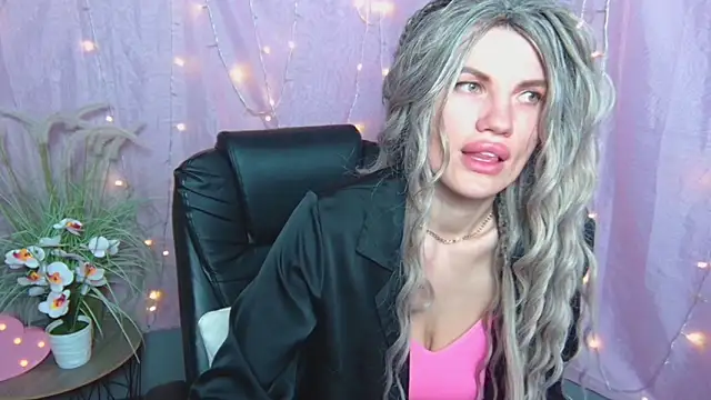 Chatroom XXX en direct de MilaLoona