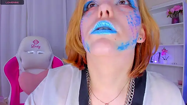 DellaRows Chat XXX in diretta