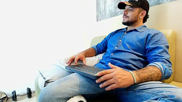 TROY_KIRK webcam show