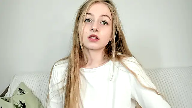 MiaMews live XXX chat