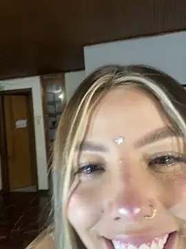 Miah_Stewart: онлайн-секс-чат