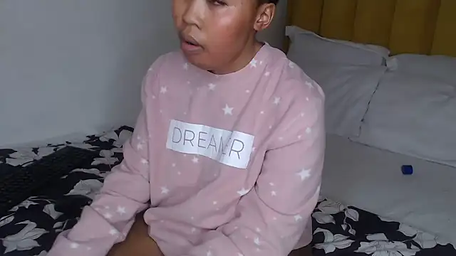 Bella_2025's Live XXX Chat