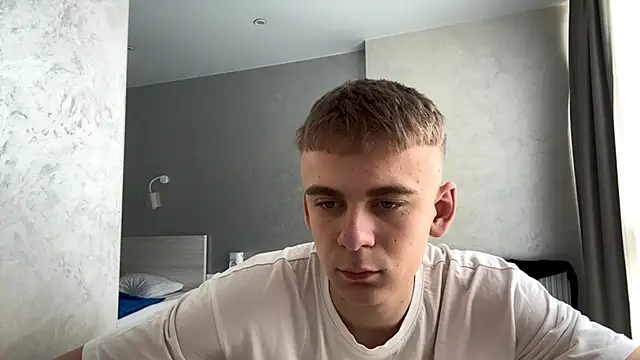 Show modela SoloFury na web-kameri