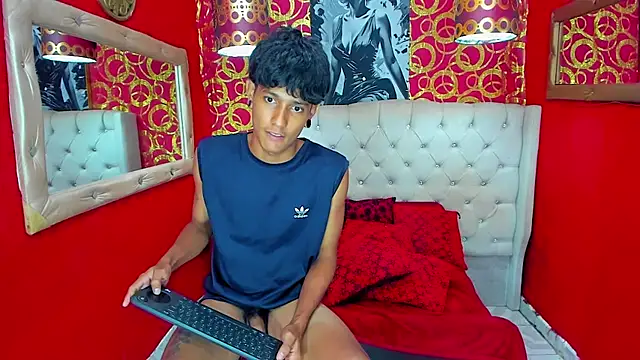 Pokazy przed kamerką – straightyoungpein