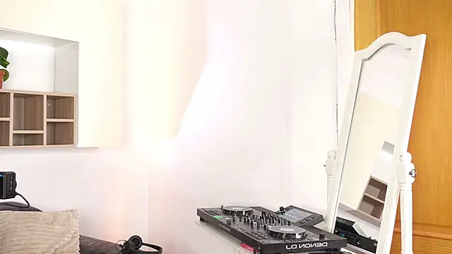 SatyaDjのライブXXXチャット