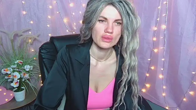 Chat +18 de MilaLoona ao vivo