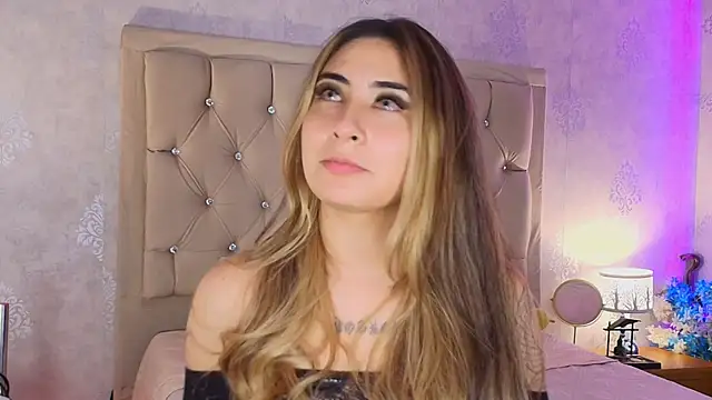 Show de nini_love01 na webcam