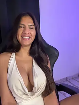 chicachocolate01 Adlı Modelin Canlı XXX Sohbeti