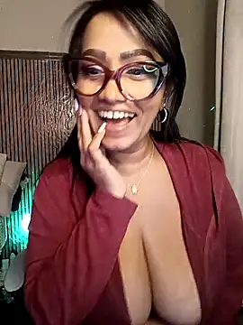 Yameil Adlı Modelin Canlı XXX Sohbeti