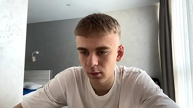 SoloFuryのライブXXXチャット