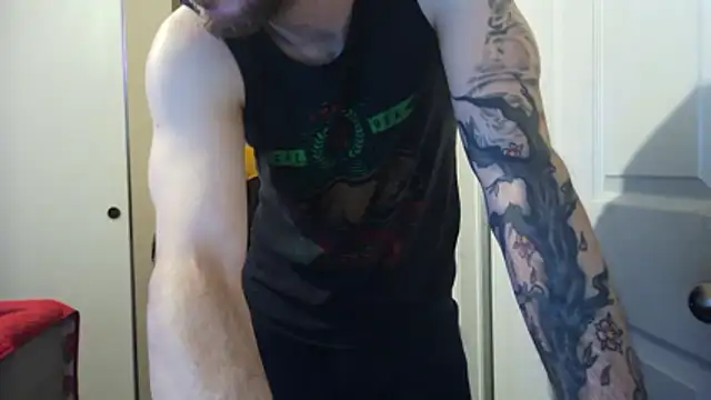 Huntzg23: διαδικτυακό σόου στην κάμερα