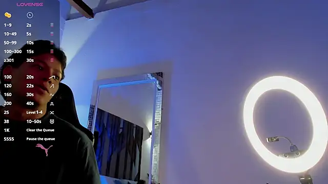 TonyPetrovjsのウェブカメラショー