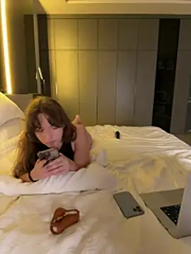 Nura_n_Sarah webkamerás műsora