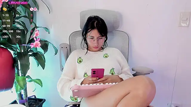 دردشة NayeCloud الجنسية المباشرة