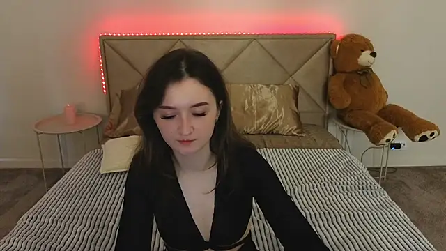 CyrenaLuxe Chat XXX in diretta