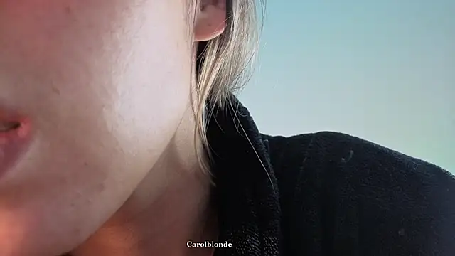 Carolblonde Adlı Modelin Canlı XXX Sohbeti