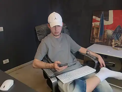 KrewVaughn's Live XXX Chat