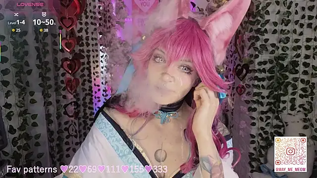 Mee-Meow Show in webcam