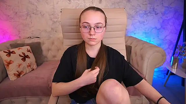 ArrinaWairr's Live XXX Chat