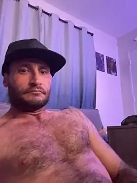 skip69xxx: διαδικτυακό σόου στην κάμερα