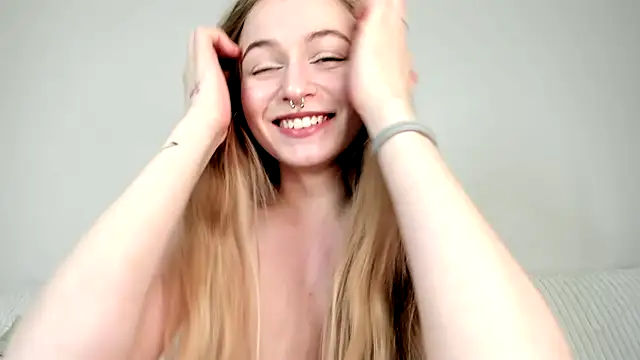 MiaMews' Live XXX Chat