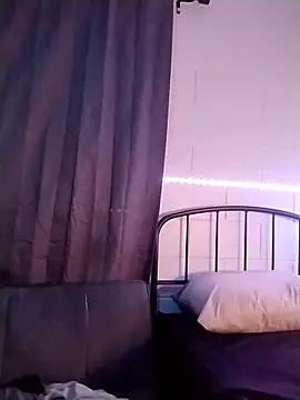 k1oudE élő XXX-chatje