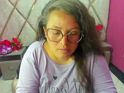 Sarah_Boobs_ élő XXX-chatje