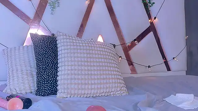 EmmaLou__ élő XXX-chatje