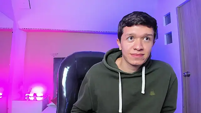 ken_col: διαδικτυακό σόου στην κάμερα