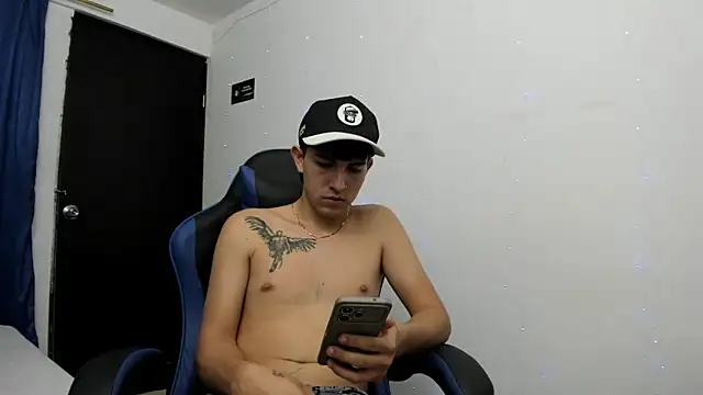 _1DERECK: онлайн-секс-чат