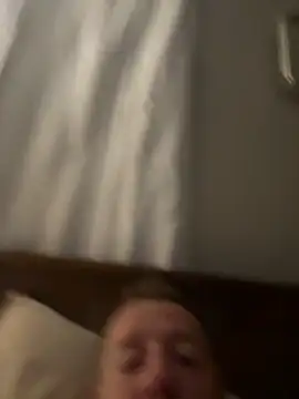 biggzee6: διαδικτυακό σόου στην κάμερα