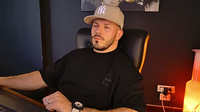 AngeloEric 现场XXX聊天