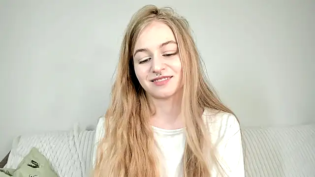 MiaMews' Live XXX Chat