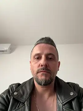 XXX chat uživo modela InsaneMattt