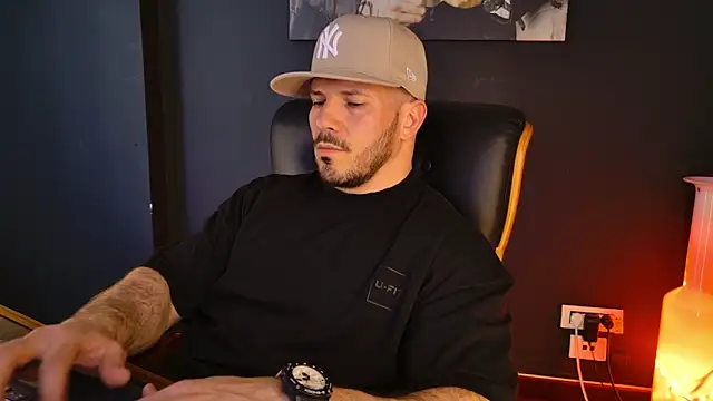 AngeloEric Adlı Modelin Canlı XXX Sohbeti