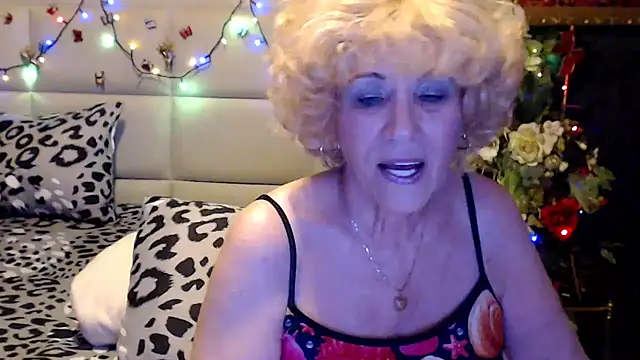 HappyWomanOn's Live XXX Chat